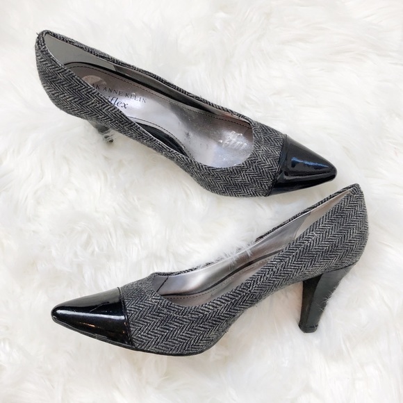 Anne Klein Shoes - Anne Klein pointed toe heels blk & gray size 7.5 Anne Klein Shoes - Anne Klein pointed toe heels blk & gray size 7.5
